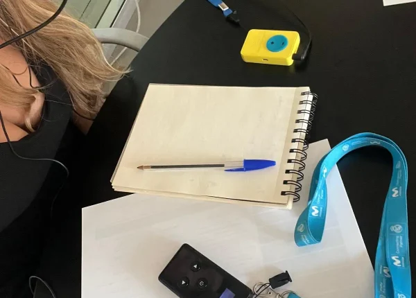 interpretación-inglés-con-auriculares