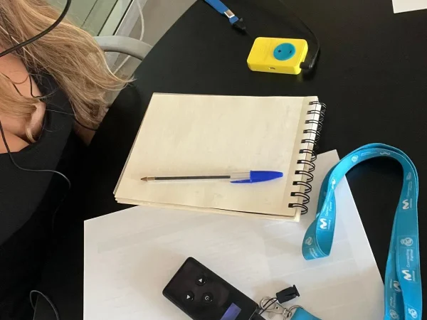 interpretación-inglés-con-auriculares